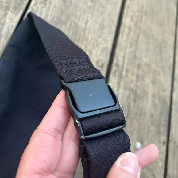 Athleta Kinetic Sling Bag Cross Body Small Purse Waist Belt Fanny Pack in Black - Picture 6 of 10